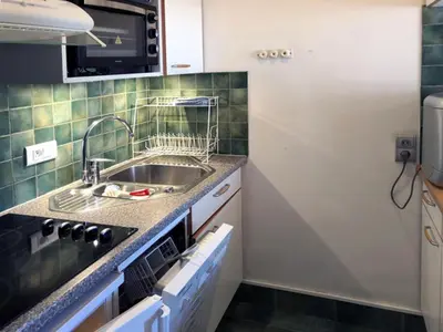 Cuisine ou kitchenette dans l'établissement 3 pièces skis aux pieds avec parking, Wifi inclus, Val Claret - FR-1-449-169