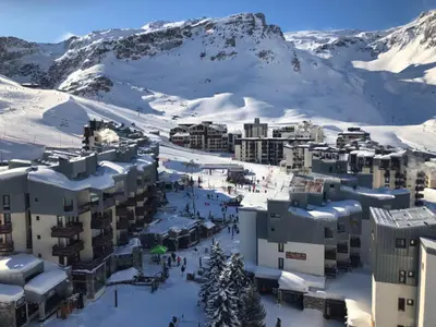 L'établissement 3 pièces skis aux pieds avec parking, Wifi inclus, Val Claret - FR-1-449-169 en hiver