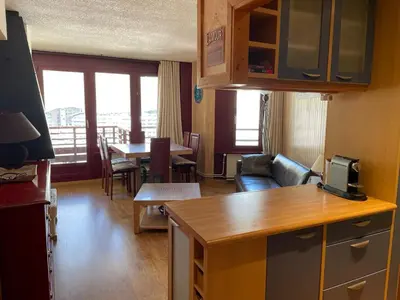Cuisine ou kitchenette dans l'établissement Appartement rénové 3 pièces, exposé sud/ouest, proche commerces - FR-1-449-2