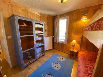 Un ou plusieurs lits dans un hébergement de l'établissement Appartement rénové 3 pièces, exposé sud/ouest, proche commerces - FR-1-449-2