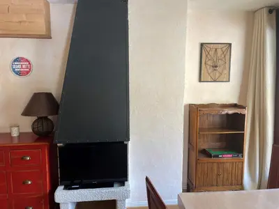 Plan de l'établissement Appartement rénové 3 pièces, exposé sud/ouest, proche commerces - FR-1-449-2