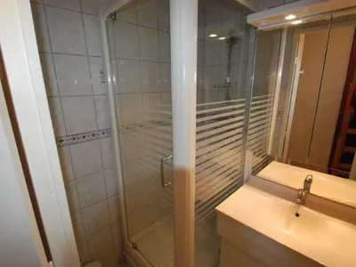 Salle de bains dans l'établissement Studio 25m² au pied des pistes avec balcon, Tignes - FR-1-449-8
