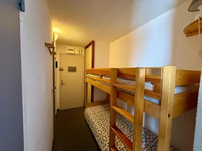 Un ou plusieurs lits dans un hébergement de l'établissement Studio à Tignes, au pied des pistes, balcon et télé - FR-1-449-14