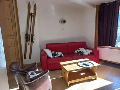 Coin salon dans l'établissement Charmant 2 pièces rénové au pied des pistes, exposé Sud, pour 6 personnes - FR-1-449-30