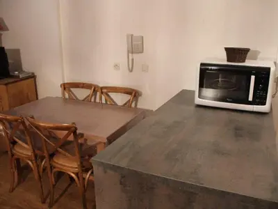 Cuisine ou kitchenette dans l'établissement Studio luxe 30m², ski aux pieds, vue pistes - FR-1-449-43