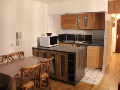 Cuisine ou kitchenette dans l'établissement Studio luxe 30m², ski aux pieds, vue pistes - FR-1-449-43