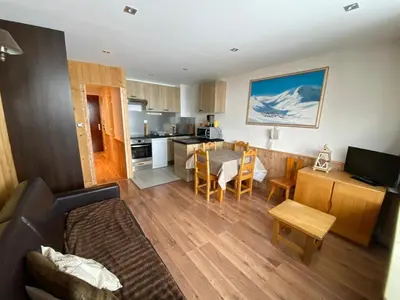 Cuisine ou kitchenette dans l'établissement Studio ski aux pieds, vue montagne, idéal pour 4 - FR-1-449-45