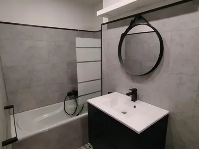 Salle de bains dans l'établissement Appartement 3 pièces rénové, 65 m², à 100 m des pistes - FR-1-449-60