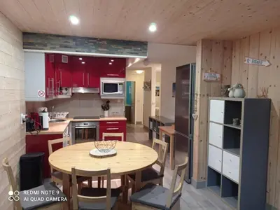 Cuisine ou kitchenette dans l'établissement Appartement 3 pièces rénové, 65 m², à 100 m des pistes - FR-1-449-60
