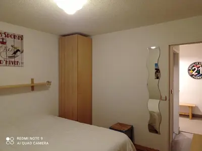 Un ou plusieurs lits dans un hébergement de l'établissement Appartement 3 pièces rénové, 65 m², à 100 m des pistes - FR-1-449-60