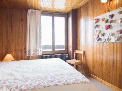 Un ou plusieurs lits dans un hébergement de l'établissement 2 pièces sud/ouest, ski aux pieds, TV et WIFI - FR-1-449-75