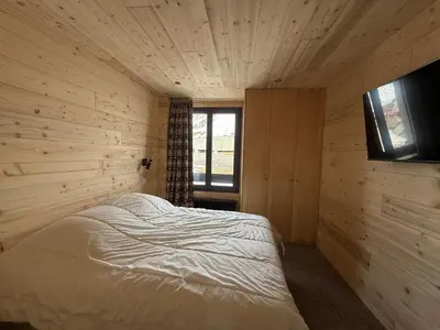 Un ou plusieurs lits dans un hébergement de l'établissement 2 pièces sud/ouest, ski aux pieds, 6 pers, WiFi - FR-1-449-78