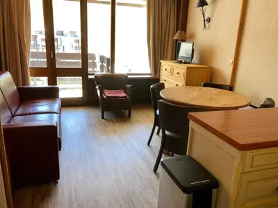 Télévision ou salle de divertissement dans l'établissement Studio Luxe 30 m², ski au pied, balcon, idéal pour 4 personnes à Tignes - FR-1-449-87