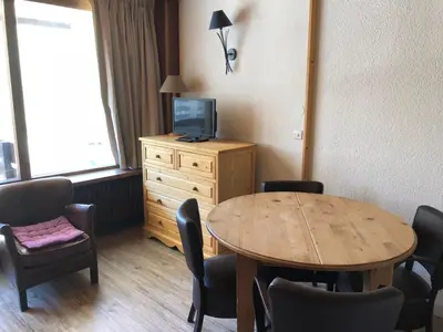 Télévision ou salle de divertissement dans l'établissement Studio Luxe 30 m², ski au pied, balcon, idéal pour 4 personnes à Tignes - FR-1-449-87