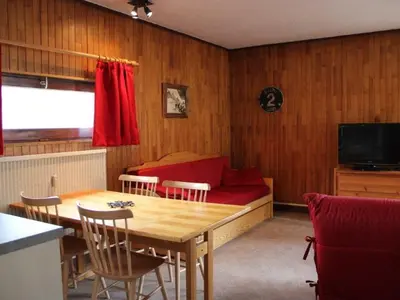 Télévision ou salle de divertissement dans l'établissement Charmant 2 pièces à Tignes, 100m des pistes, balcon Sud/Ouest - FR-1-449-93