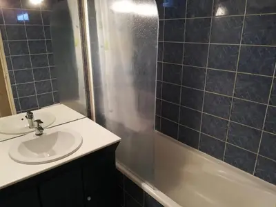 Salle de bains dans l'établissement Charmant 2 pièces à Tignes, 100m des pistes, balcon Sud/Ouest - FR-1-449-93