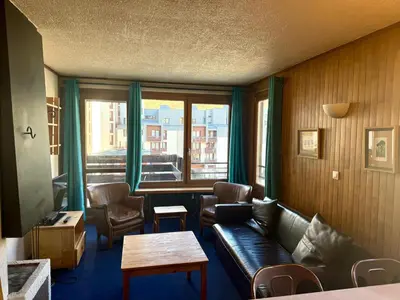 Coin salon dans l'établissement 2 pièces Sud/Ouest avec Wifi, 100 m des pistes - FR-1-449-122
