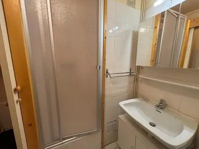 Salle de bains dans l'établissement Studio cosy pour 4 à Tignes, proche pistes - FR-1-449-144