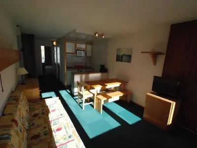 Coin salon dans l'établissement Charmant 2 pièces avec balcon sud/ouest, au cœur des commerces à Tignes - FR-1-449-148