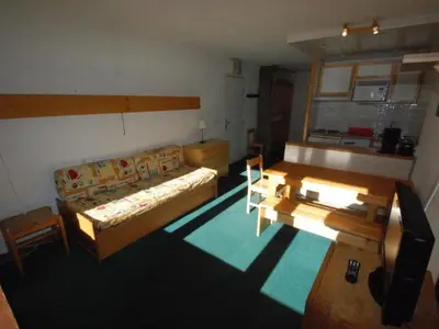 Cuisine ou kitchenette dans l'établissement Charmant 2 pièces avec balcon sud/ouest, au cœur des commerces à Tignes - FR-1-449-148