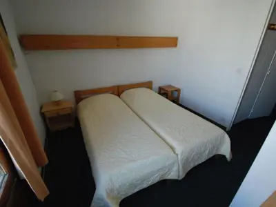 Un ou plusieurs lits dans un hébergement de l'établissement Charmant 2 pièces avec balcon sud/ouest, au cœur des commerces à Tignes - FR-1-449-148