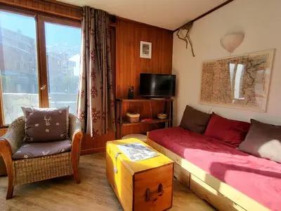 Télévision ou salle de divertissement dans l'établissement Tignes : Appartement 2 pièces 41m², 500m des pistes, balcon sud/ouest, wifi, 4-5 pers. - FR-1-449-159