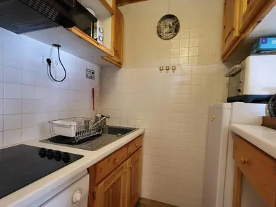 Cuisine ou kitchenette dans l'établissement Tignes : Appartement 2 pièces 41m², 500m des pistes, balcon sud/ouest, wifi, 4-5 pers. - FR-1-449-159