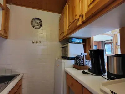 Cuisine ou kitchenette dans l'établissement Tignes : Appartement 2 pièces 41m², 500m des pistes, balcon sud/ouest, wifi, 4-5 pers. - FR-1-449-159