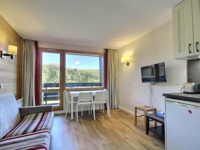 Cuisine ou kitchenette dans l'établissement Charmant 2 pièces sur pistes, balcon sud, animaux admis, Wi-Fi - FR-1-455-1