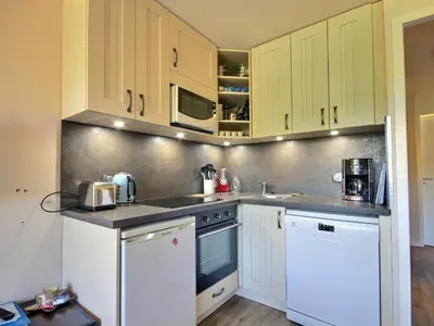 Cuisine ou kitchenette dans l'établissement Charmant 2 pièces sur pistes, balcon sud, animaux admis, Wi-Fi - FR-1-455-1
