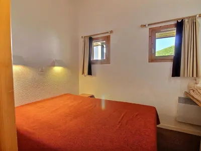 Un ou plusieurs lits dans un hébergement de l'établissement Duplex chaleureux 2 pièces au pied des pistes, vue magnifique - FR-1-455-8