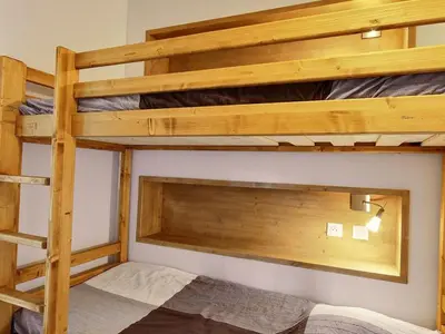 Un ou plusieurs lits dans un hébergement de l'établissement Splendide appartement rénové 2 pièces au pied des pistes - FR-1-455-90