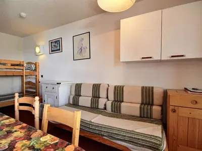 Un ou plusieurs lits dans un hébergement de l'établissement Studio divisible Sud, balcon vue pistes, Belle Plagne - FR-1-455-108