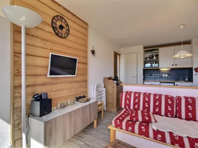 Télévision ou salle de divertissement dans l'établissement Appart 6 pers, terrasse sud-ouest au rez-de-pistes - FR-1-455-110
