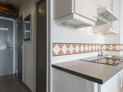Cuisine ou kitchenette dans l'établissement Studio Sud Tignes, ski au pied, balcon, linge inclus hiver - FR-1-449-79