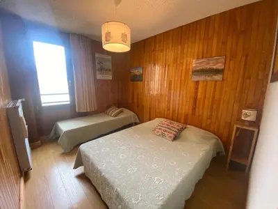 Un ou plusieurs lits dans un hébergement de l'établissement Appartement 2 pièces au pied des pistes, exposé Sud-Ouest, 5 couchages à Tignes - FR-1-449-29