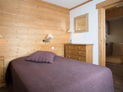 Un ou plusieurs lits dans un hébergement de l'établissement Appartement Luxe avec WiFi à 500m des pistes, 6 couchages - FR-1-449-44