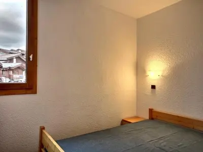 Un ou plusieurs lits dans un hébergement de l'établissement Appartement skis aux pieds, 5 pers., proche commerces - FR-1-455-21