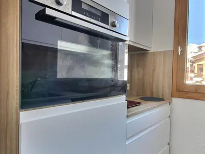 Cuisine ou kitchenette dans l'établissement Appartement skis aux pieds, 5 pers., proche commerces - FR-1-455-21