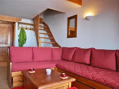 Coin salon dans l'établissement Duplex 3 Chambres Les Arcs 1800, Accès Direct aux Pistes, 6 Personnes - FR-1-352-1