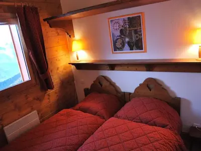 Un ou plusieurs lits dans un hébergement de l'établissement Duplex 3 Chambres Les Arcs 1800, Accès Direct aux Pistes, 6 Personnes - FR-1-352-1
