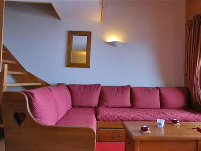 Coin salon dans l'établissement Duplex 3 Chambres Les Arcs 1800, Accès Direct aux Pistes, 6 Personnes - FR-1-352-1