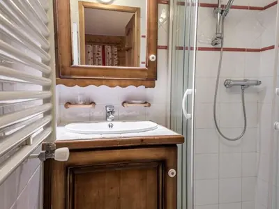 Salle de bains dans l'établissement Superbe appartement aux Arcs 1800 - 8 pers, espace détente, sans animaux - FR-1-352-7