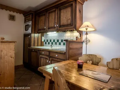 Cuisine ou kitchenette dans l'établissement Superbe appartement aux Arcs 1800 - 8 pers, espace détente, sans animaux - FR-1-352-7