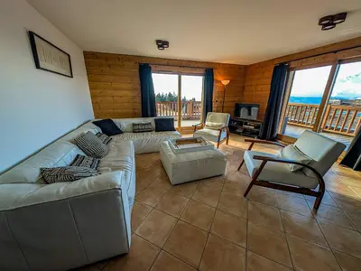 Coin salon dans l'établissement Appartement spacieux pour 12 pers. aux Arcs 1800 avec parking couvert - FR-1-352-15