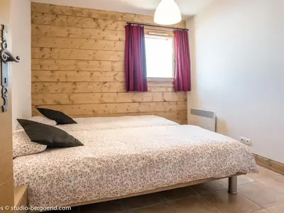 Un ou plusieurs lits dans un hébergement de l'établissement Appartement spacieux pour 12 pers. aux Arcs 1800 avec parking couvert - FR-1-352-15