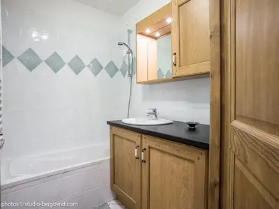 Cuisine ou kitchenette dans l'établissement Appartement aux Arcs 1800 - 6 pers, parking, wifi - FR-1-352-18