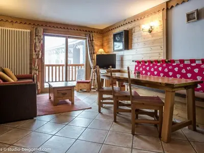 Télévision ou salle de divertissement dans l'établissement Appartement 4 pièces avec balcon, piscine et vue pistes, pour 6 pers. à Arc 1800 - FR-1-352-38