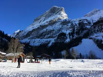L'établissement Appartement accueillant à Pralognan-la-Vanoise avec balcon et vue en hiver