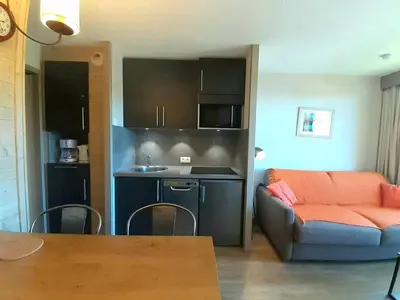 Cuisine ou kitchenette dans l'établissement Appartement rénové skis aux pieds à Belle Plagne - FR-1-351-60